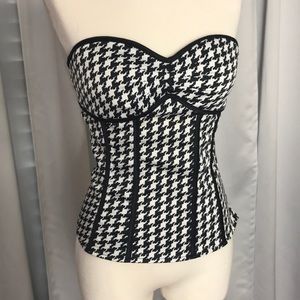 Boned strapless top sexy and cute. Stretchy sz s